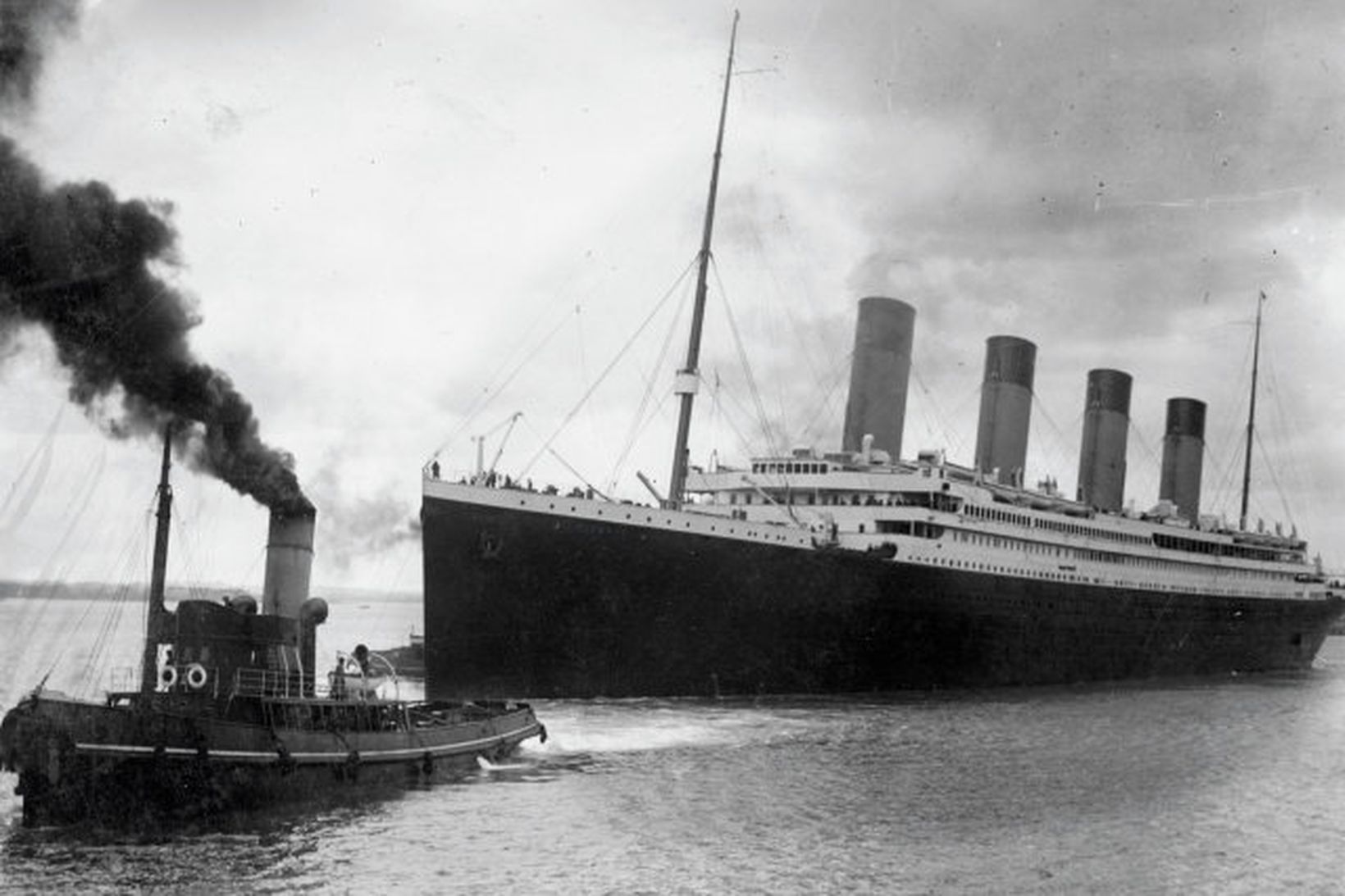 Titanic leggur úr höfn frá Southampton, 4. apríl árið 1912.