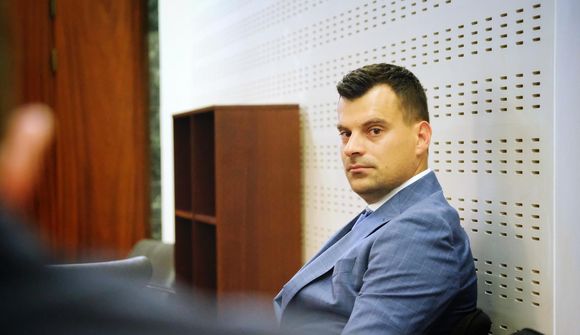Var náinn hinum látna og ekkjunni – segist ónýtur