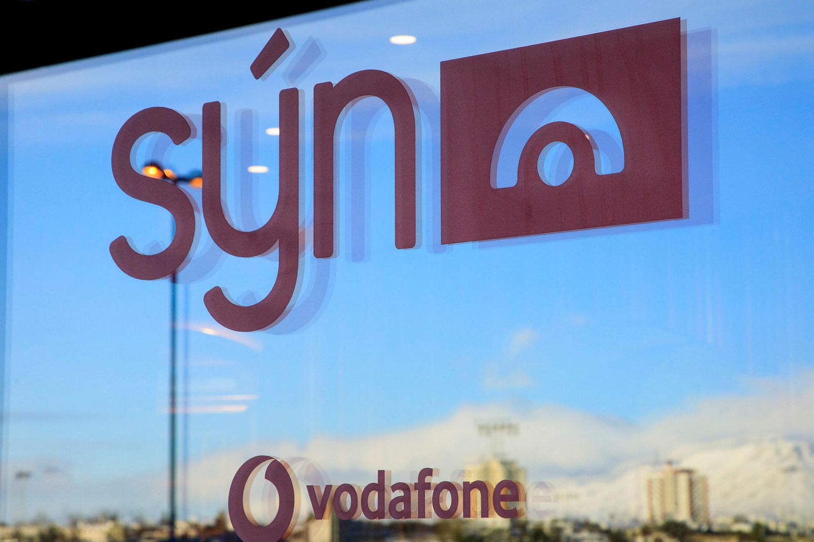 Sýn sendir afkomuviðvörun og breytir skipulagi