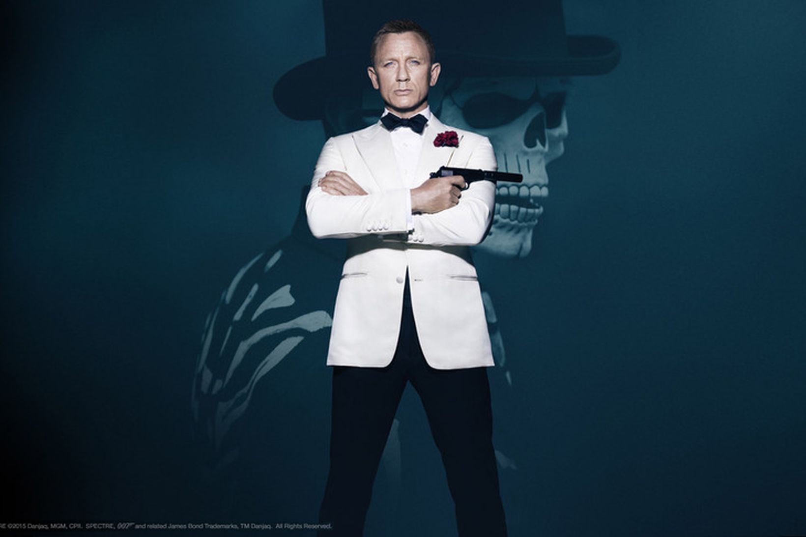 James Bond, hér leikinn af Daniel Craig, er njósnari hennar …