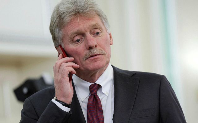 Dmitrí Peskov, talsmaður Rússneskra stjórnvalda, hafnar úrskurði Alþjóðaflugmálastofnunarinnar.