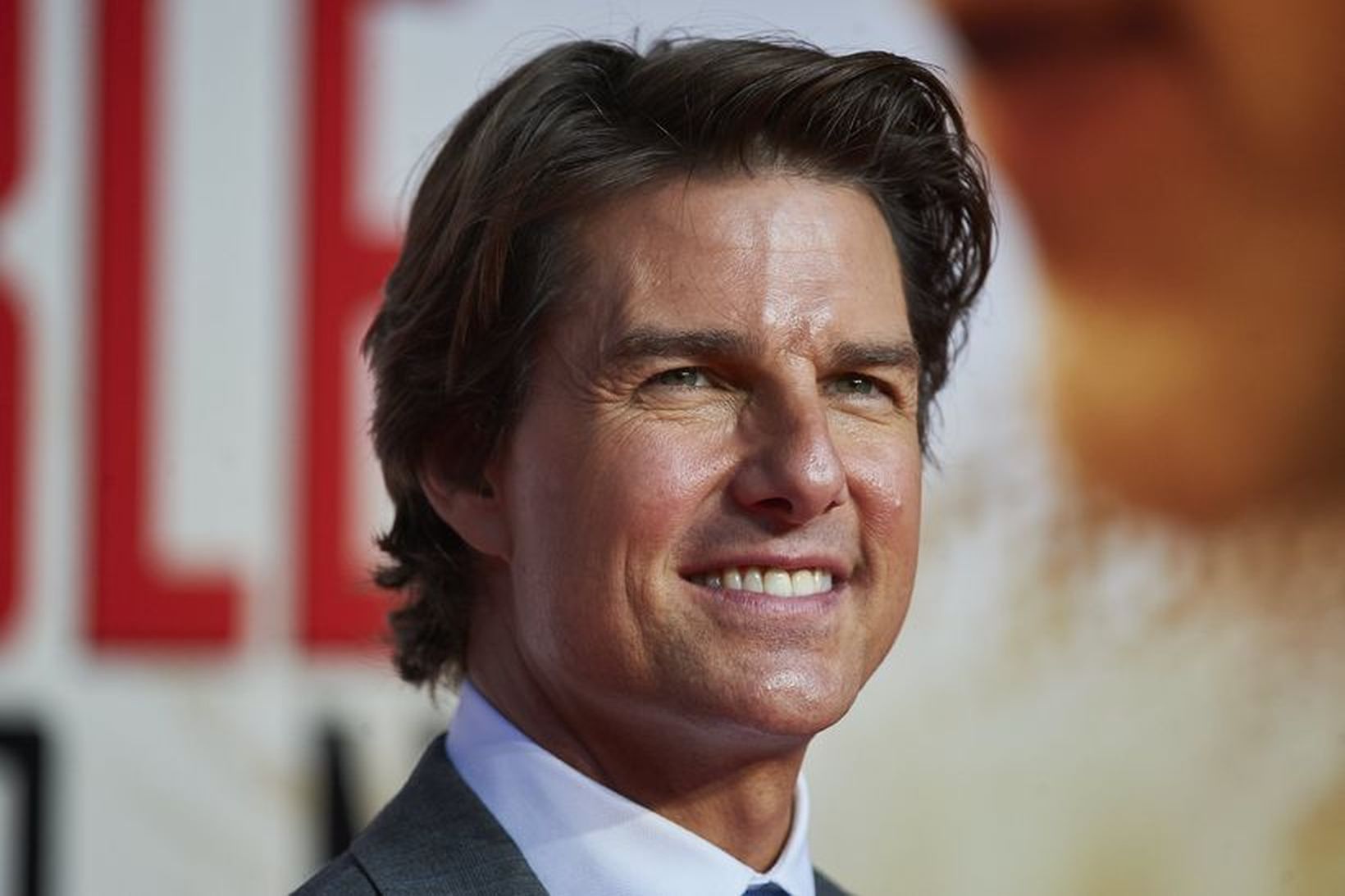 Tom Cruise stillir sér upp á rauða dreglinum.