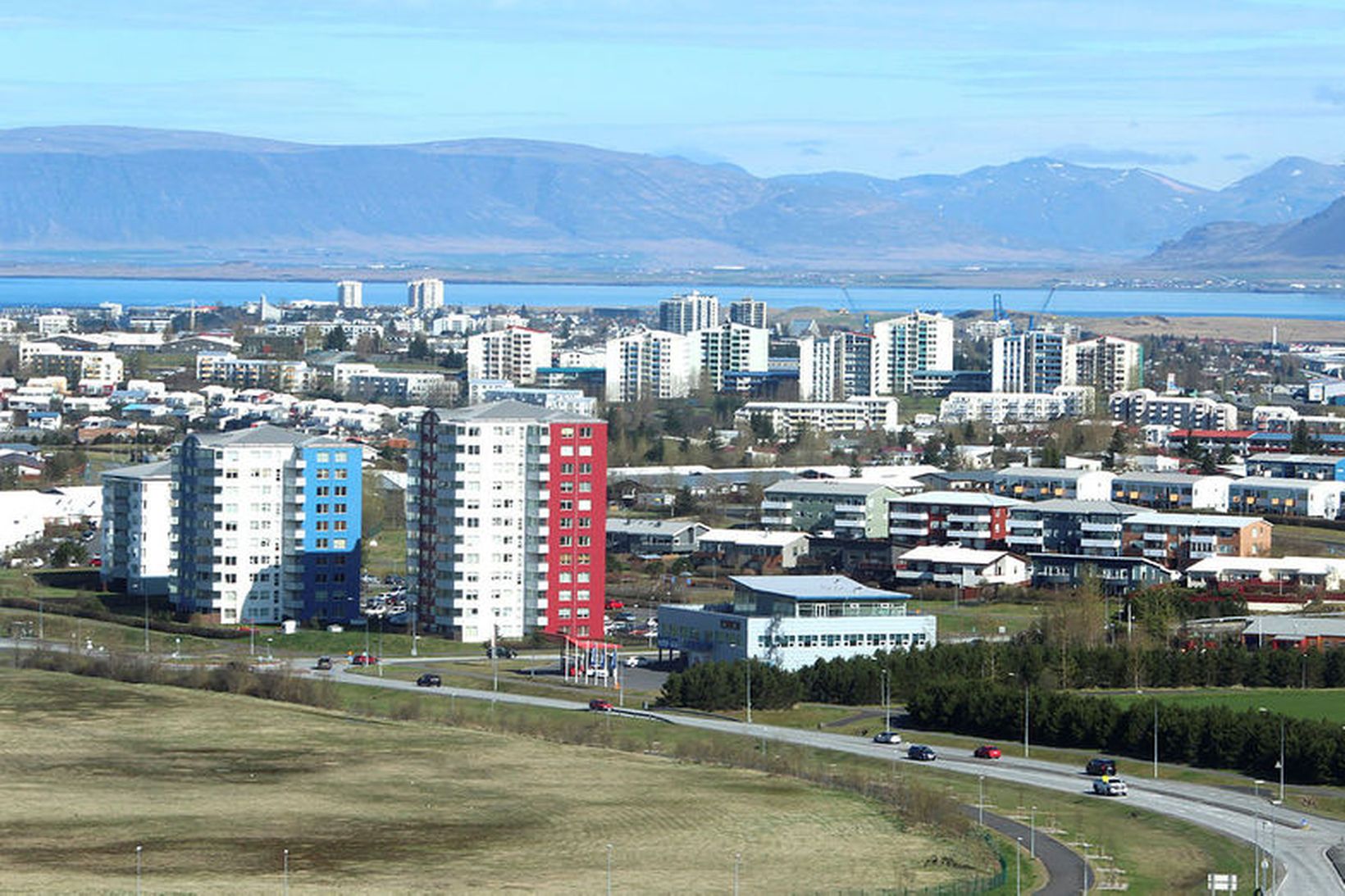Frá höfuðborgarsvæðinu. Horft yfir efstu byggðir í Kópavogi, Reykjavík í …