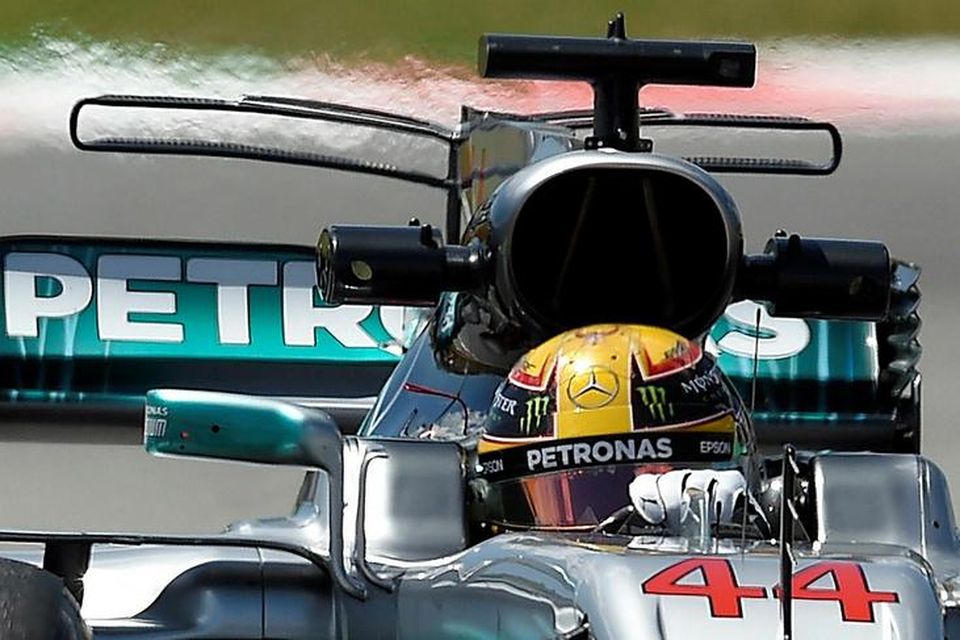 Lewis Hamilton á ferð á seinni æfingunni í Barcelona í dag.
