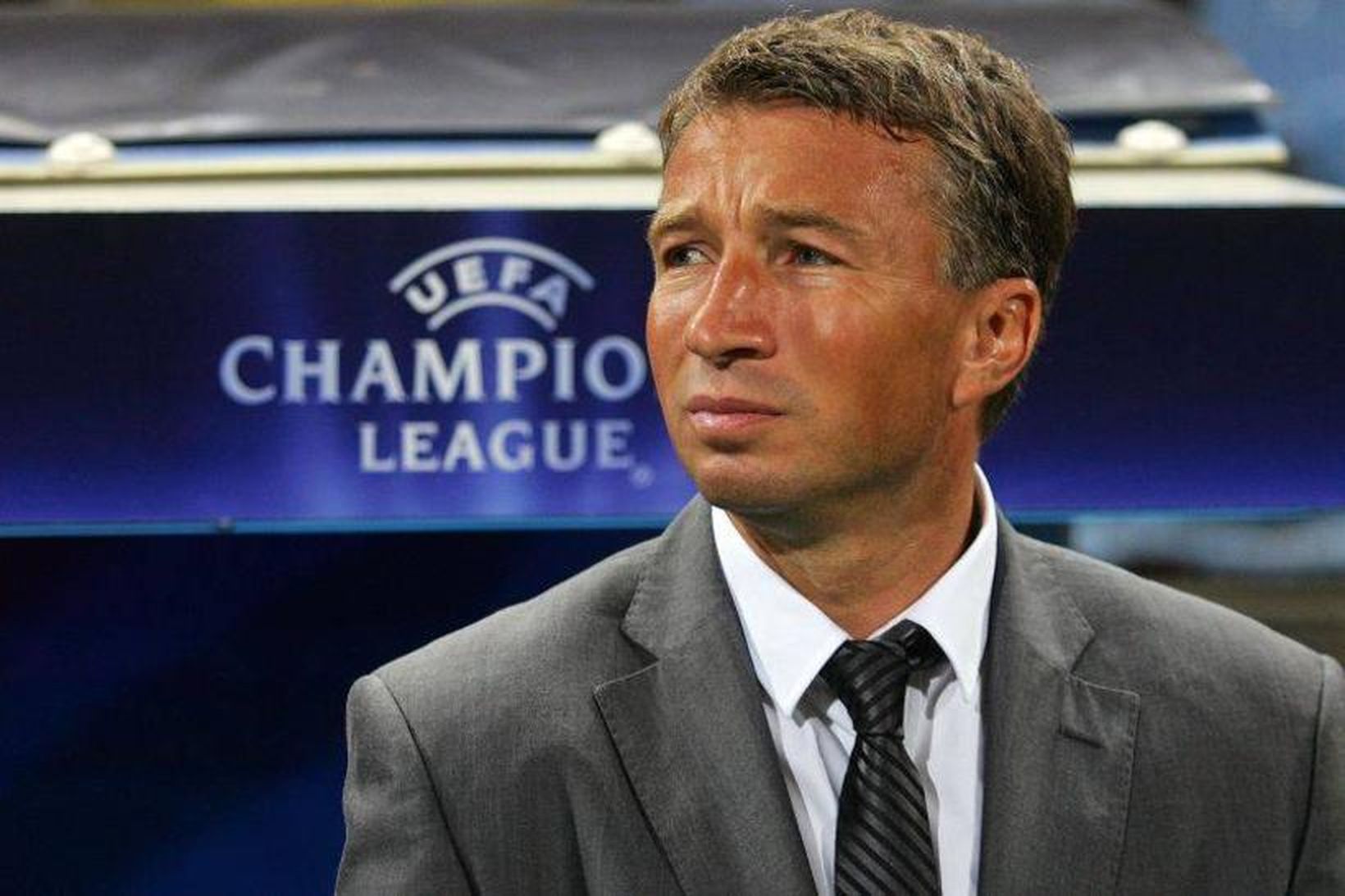 Dan Petrescu gæti verið að fara að þjálfa Viðar Örn …