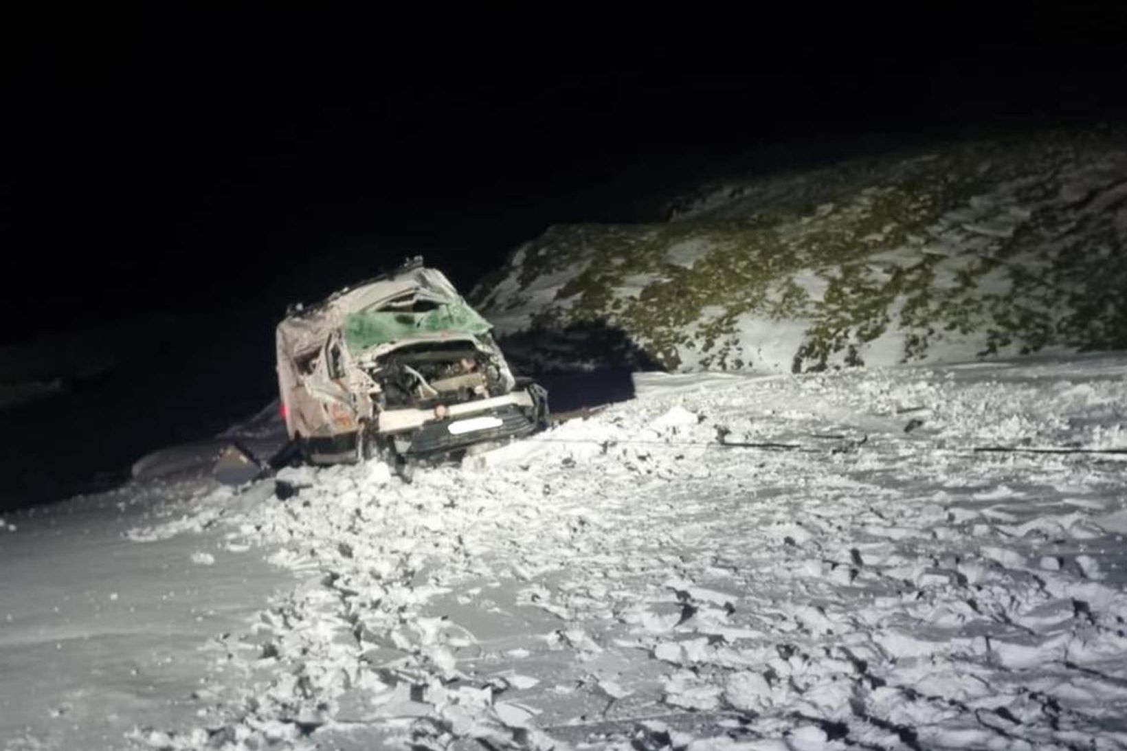 Fimm í alvarlegri bílveltu og aðeins þrír í belti