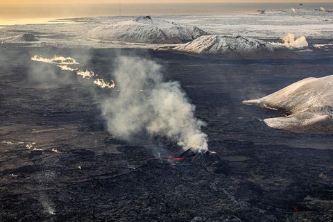 Eldgosið hófst 20. nóvember og stóð yfir í 18 daga.