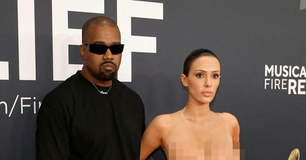 Kanye West and Bianca Censori á Grammy-verðlaununum (Myndin hefur verið blörruð).