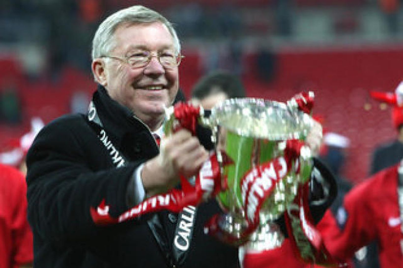 Sir Alex Ferguson skælbrosandi á Wembley í gær með enn …