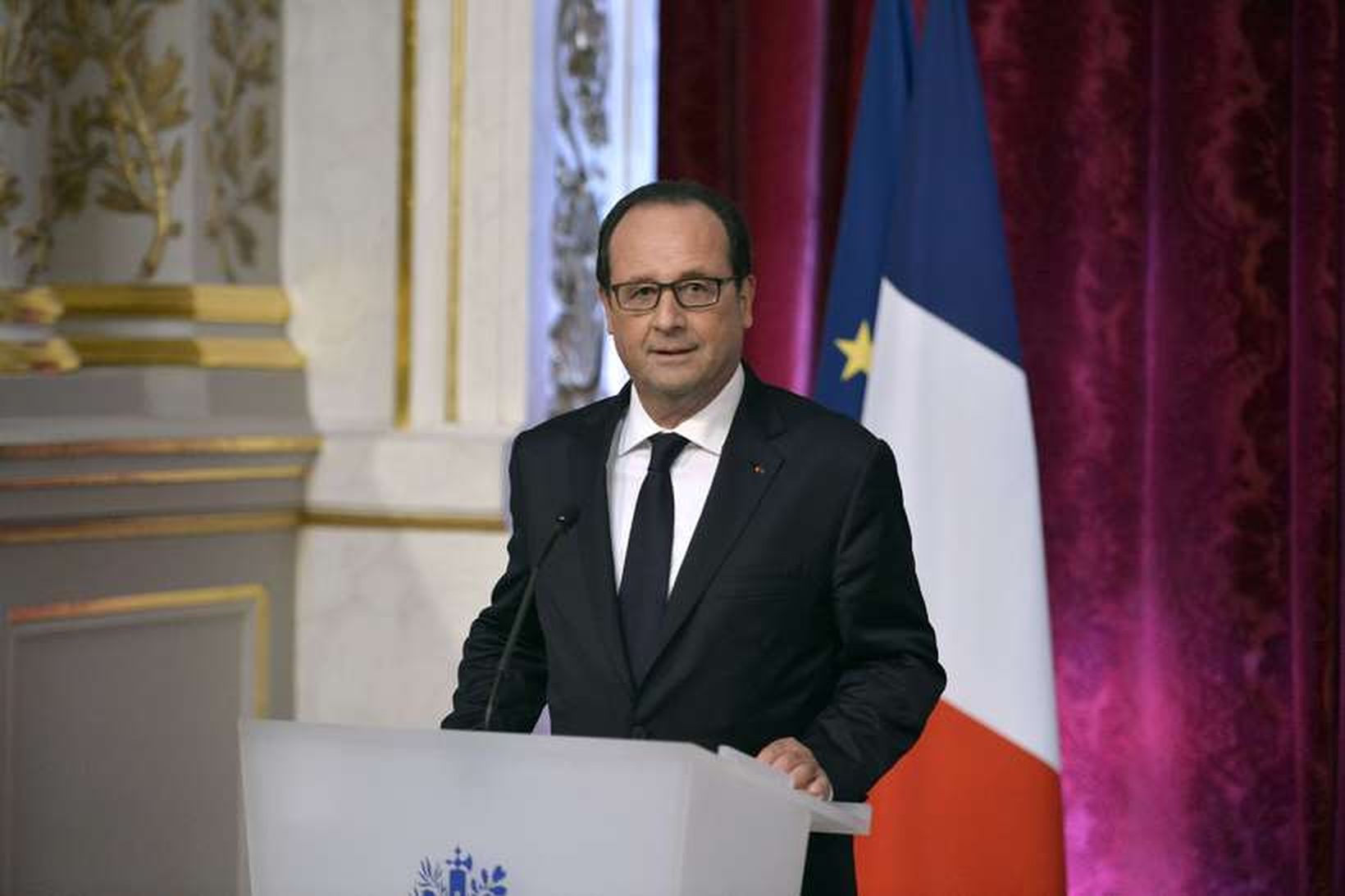 Forseti Frakklands, Francois Hollande, er hann tilkynnti fyrstu loftárás Frakka …