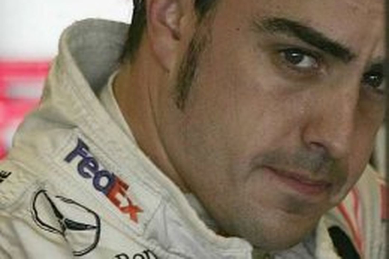 Alonso einbeittur á svip á seinni æfingunni í Indianapolis í …