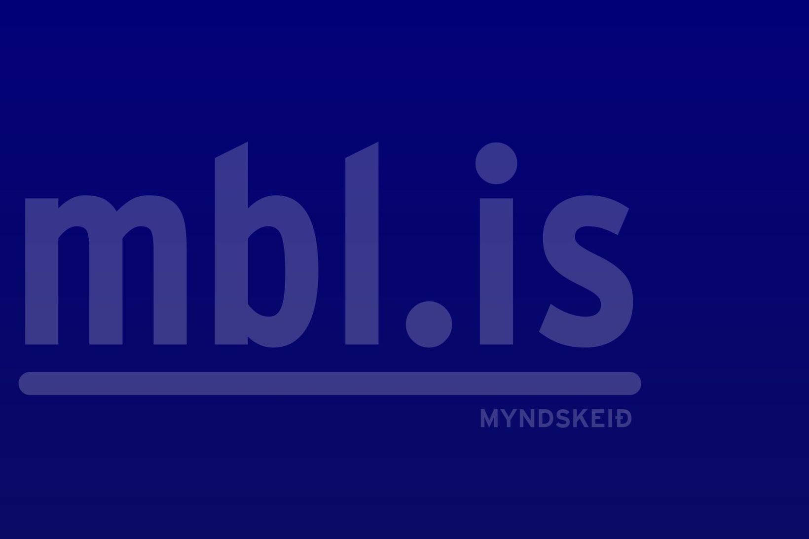 Myndskeið: Lögreglan leiddi mann út í járnum