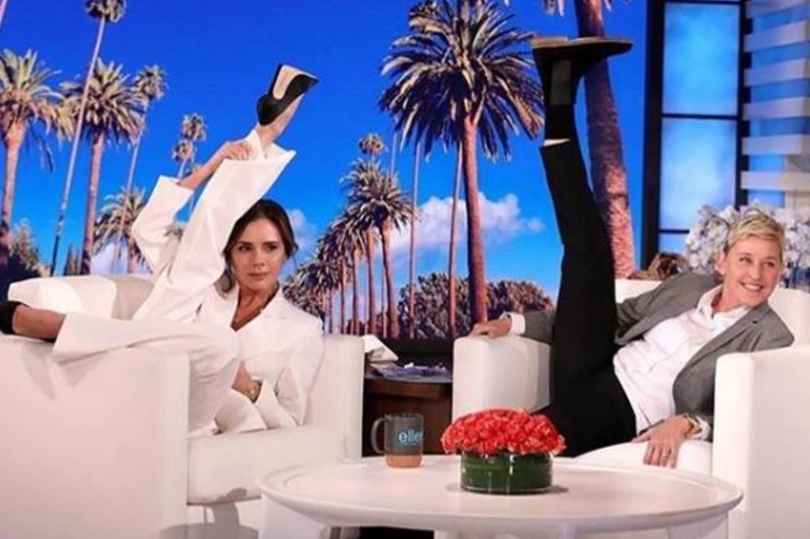 Victoria Beckham og Ellen DeGeneres reka fótinn upp í loftið …