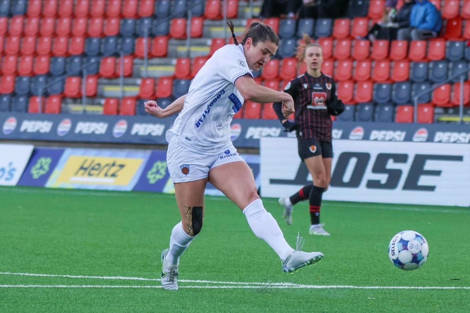 Murielle Tiernan skorar sigurmark Fram í kvöld, 2:1.