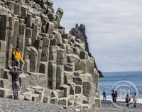 Erlendir ferðamenn við Reynisfjöru