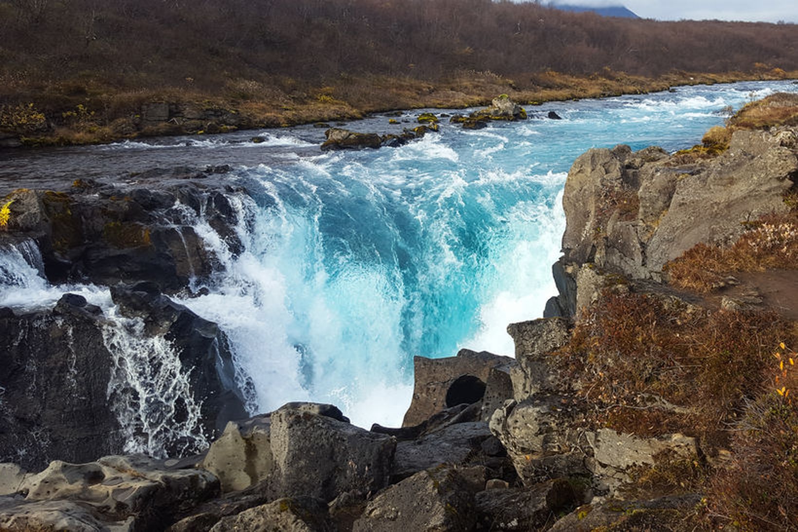 Hlauptungufoss er einn af þremur fossum í Brúará. Erlendur ferðamaður …