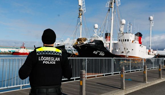 Vilja fá lögreglu til að færa þeim mat