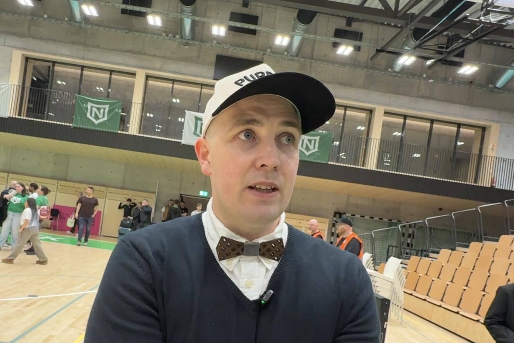 „Verð áfram þjálfari Njarðvíkur“