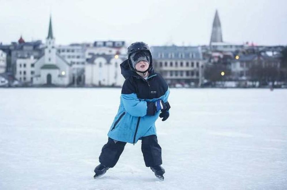 Hann Hrafn Oddsson er 5 ára og ótrúlega flínkur á skauta. Hann sá nákvæmlega ekki …