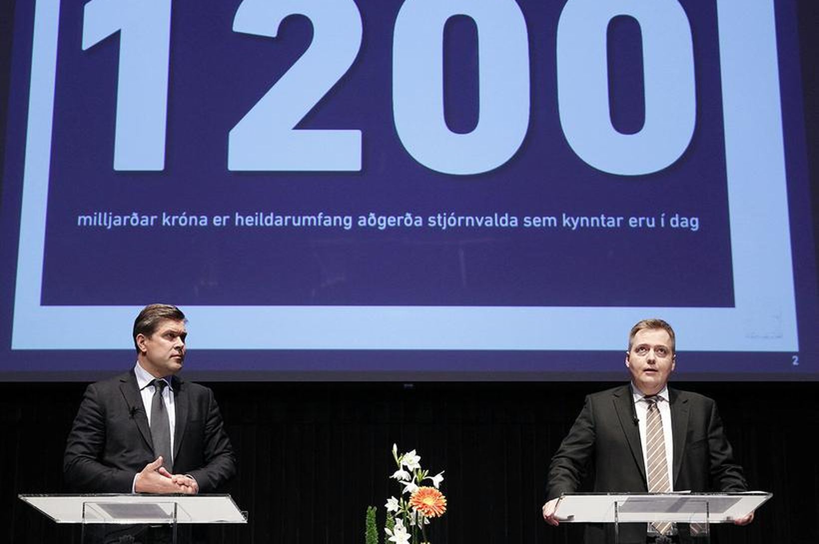 Ögurstund í lífi þjóðar: samningar aldarinnar?