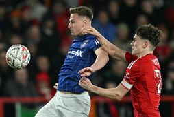 Liam Delap með boltann í leik með Ipswich gegn Nottingham Forest.