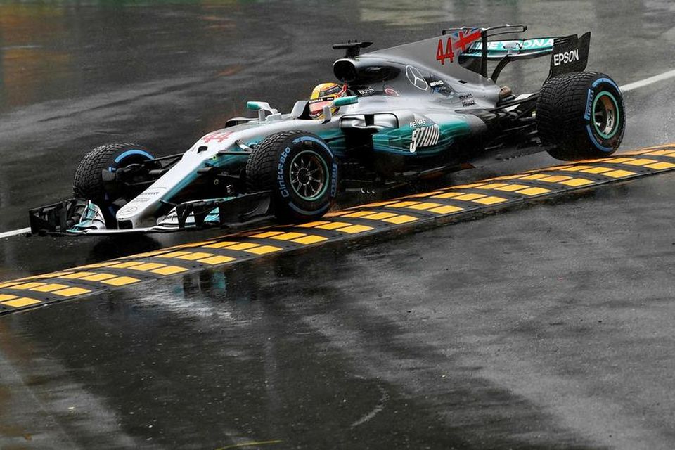 Lewis Hamilton á leið til ráspóls í Monza.
