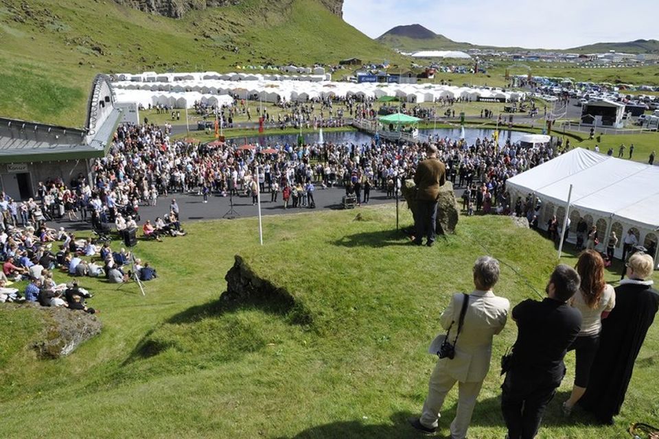 Frá setningarathöfn Þjóðhátíðar í Vestmannaeyjum í gær.