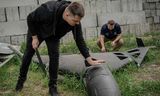 Úkraínskir rannsóknarmenn kanna hér Shahed-dróna sem skotinn var niður af loftvörnum Úkraínumanna fyrr á árinu.