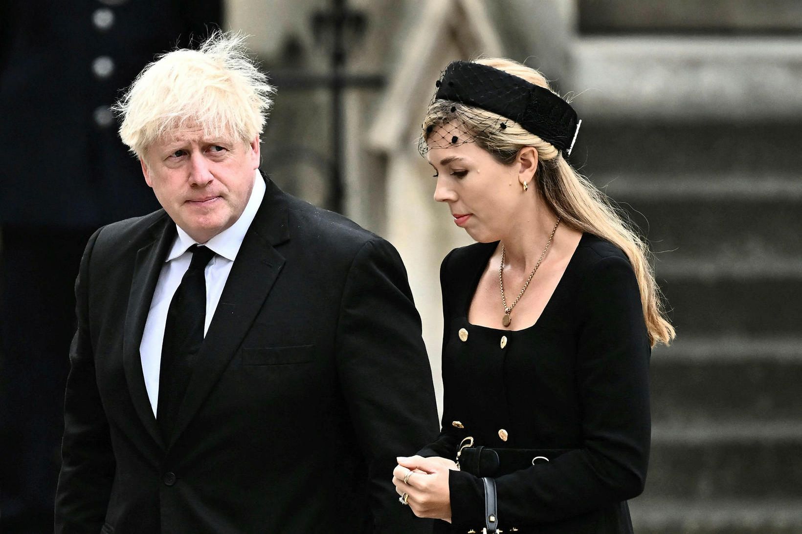 Boris og Carrie Johnson hafa dvalið síðustu tvær vikur í …