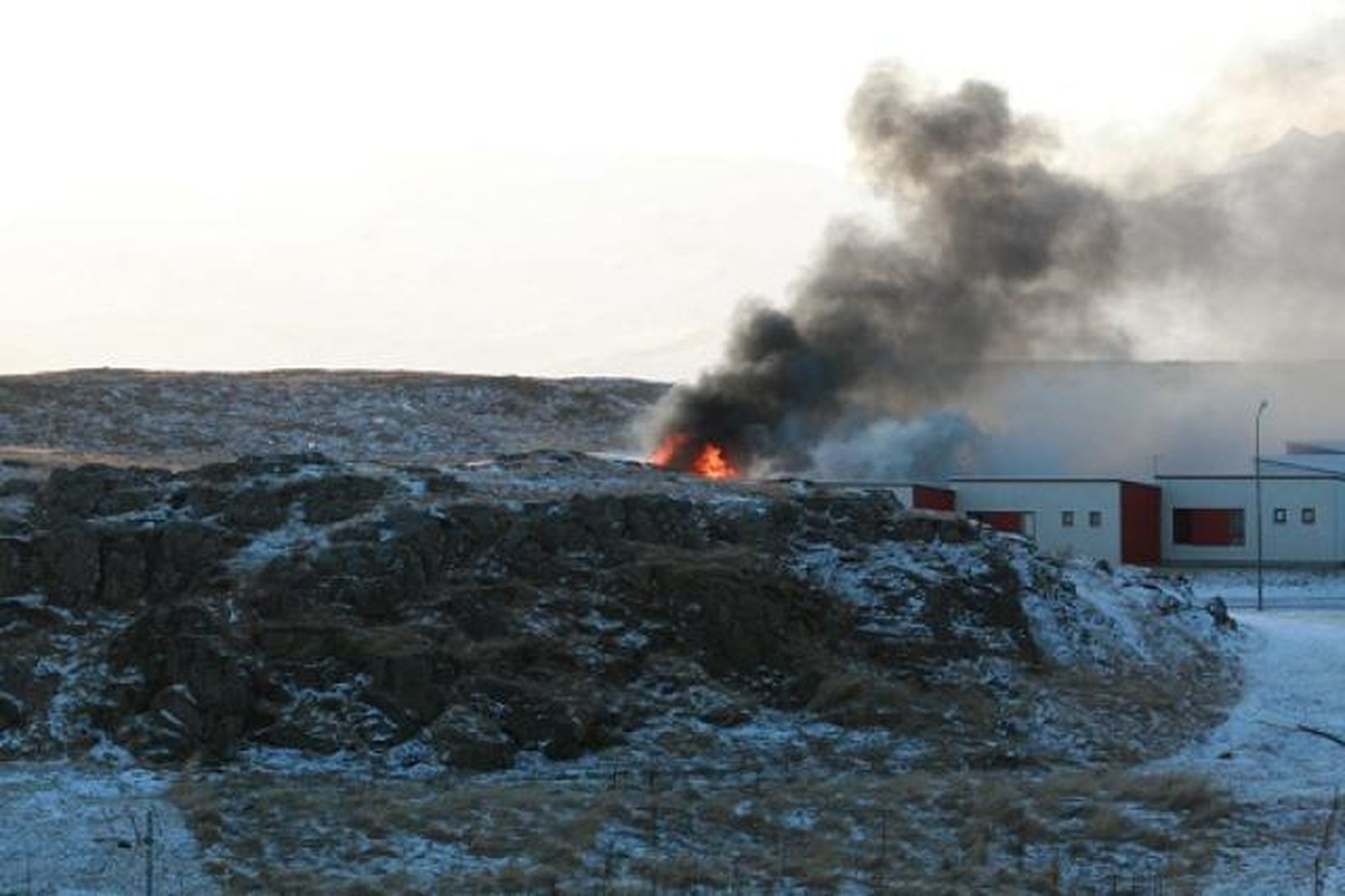 Húsið er mikið skemmt eftir brunann og allt innbú gjörónýtt.