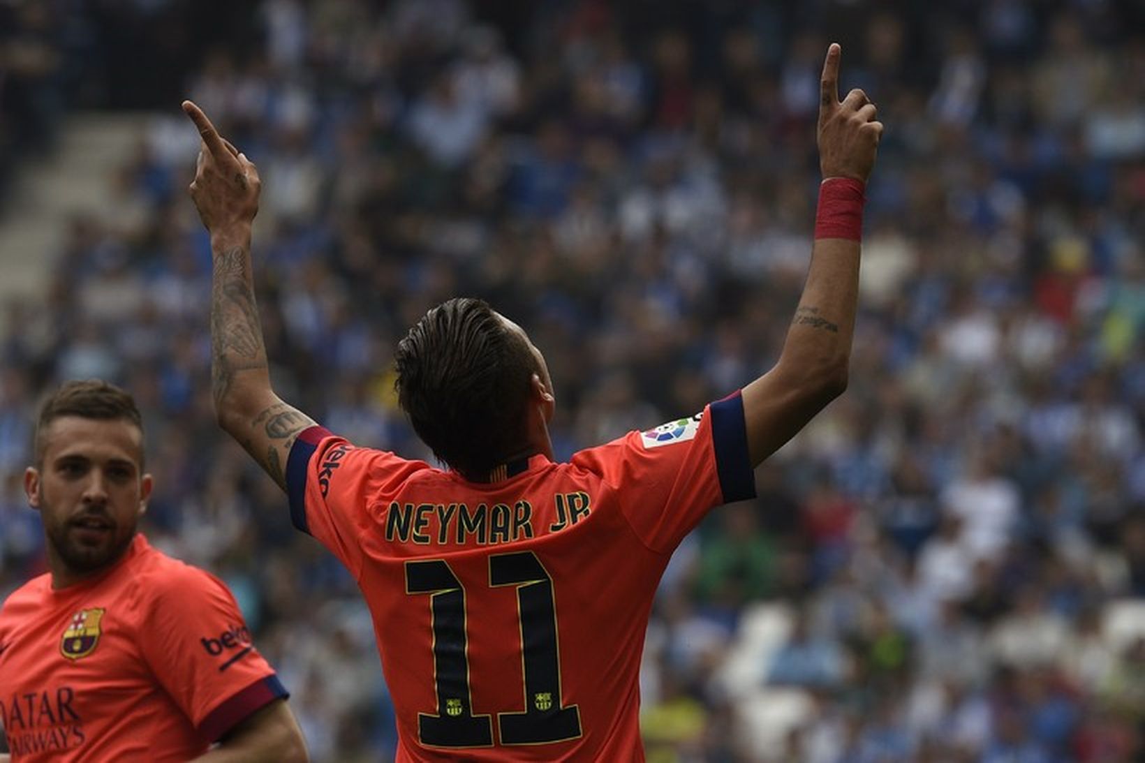 Neymar fagnar marki sínu í dag.