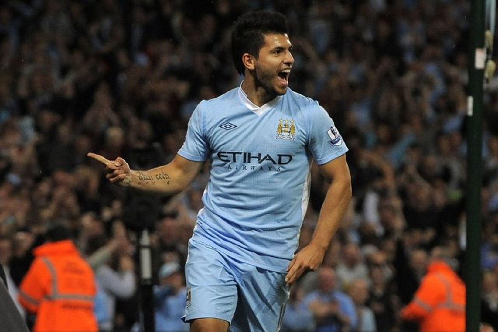 Sergio Aguero er í byrjunarliði Manchester City.