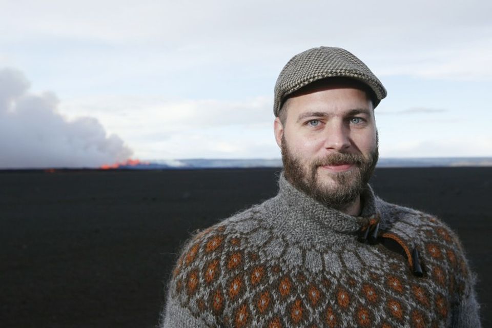 Benedikt Bóas blaðamaður á mbl.is og Morgunblaðinu skrifar fréttir af gosi í báða miðlana.