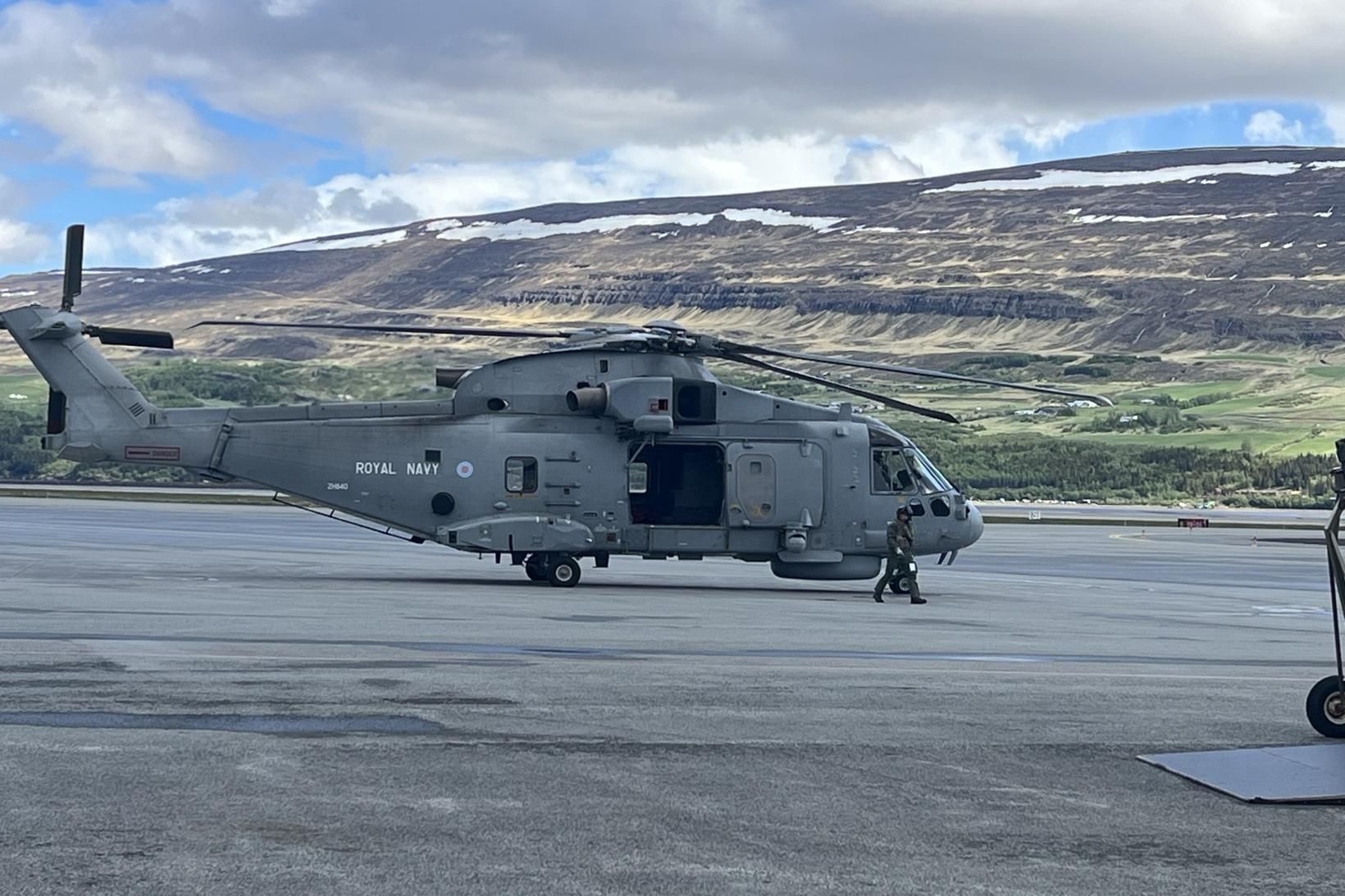 Bresk herþyrla á Akureyrarflugvelli