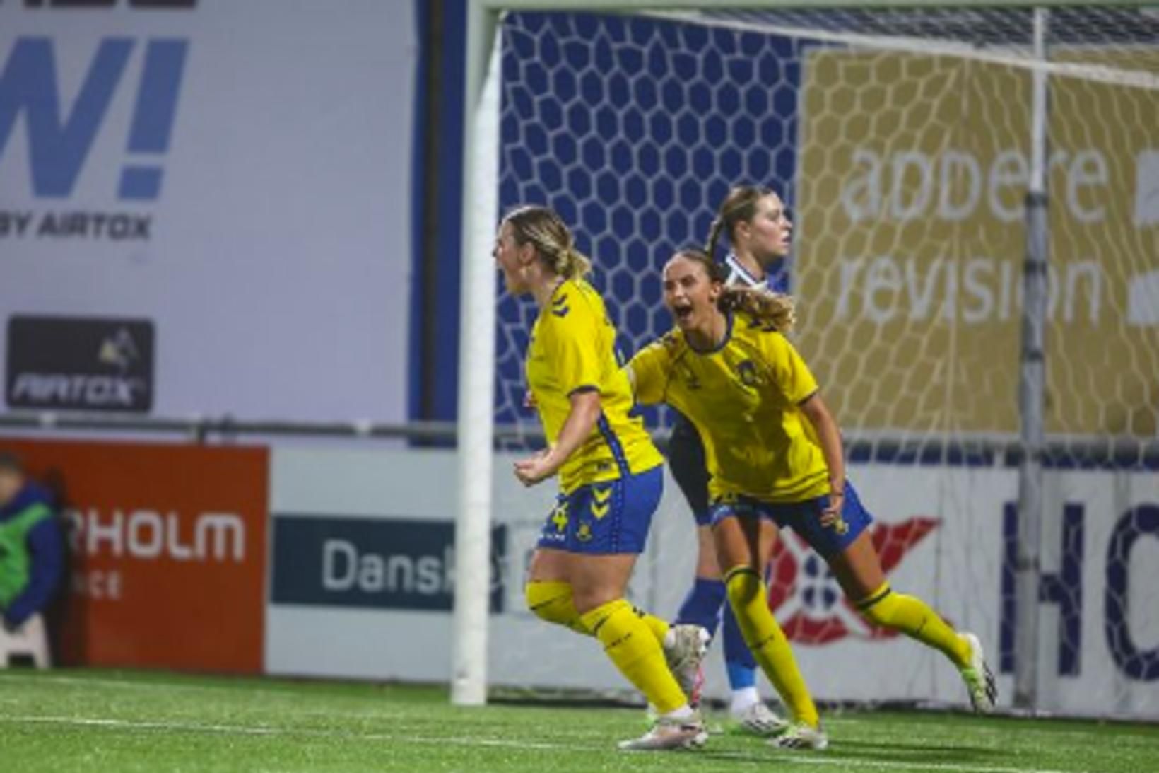 Ingibjörg Sigurðardóttir að fagna fyrsta marki sínu fyrir Bröndby.