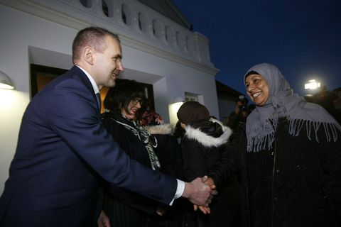 President Jóhannesson offered a heartfelt welcome to Syrian families who are about to settle in Reykjavik and Akureyri. His wife, First Lady Eliza Reid is on his left hand side.