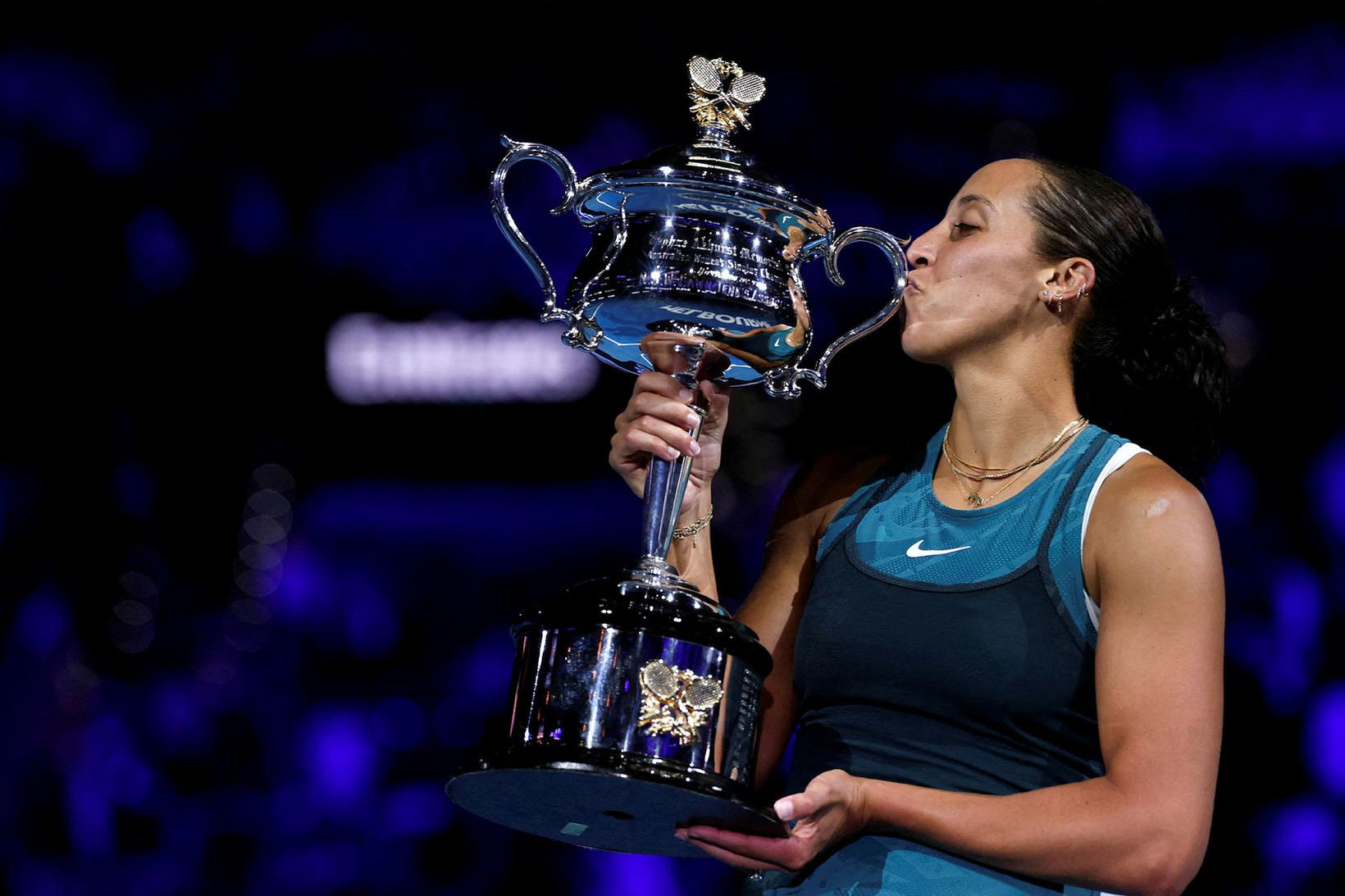 Madison Keys með bikarinn góða eftir sigur á opna ástralska …