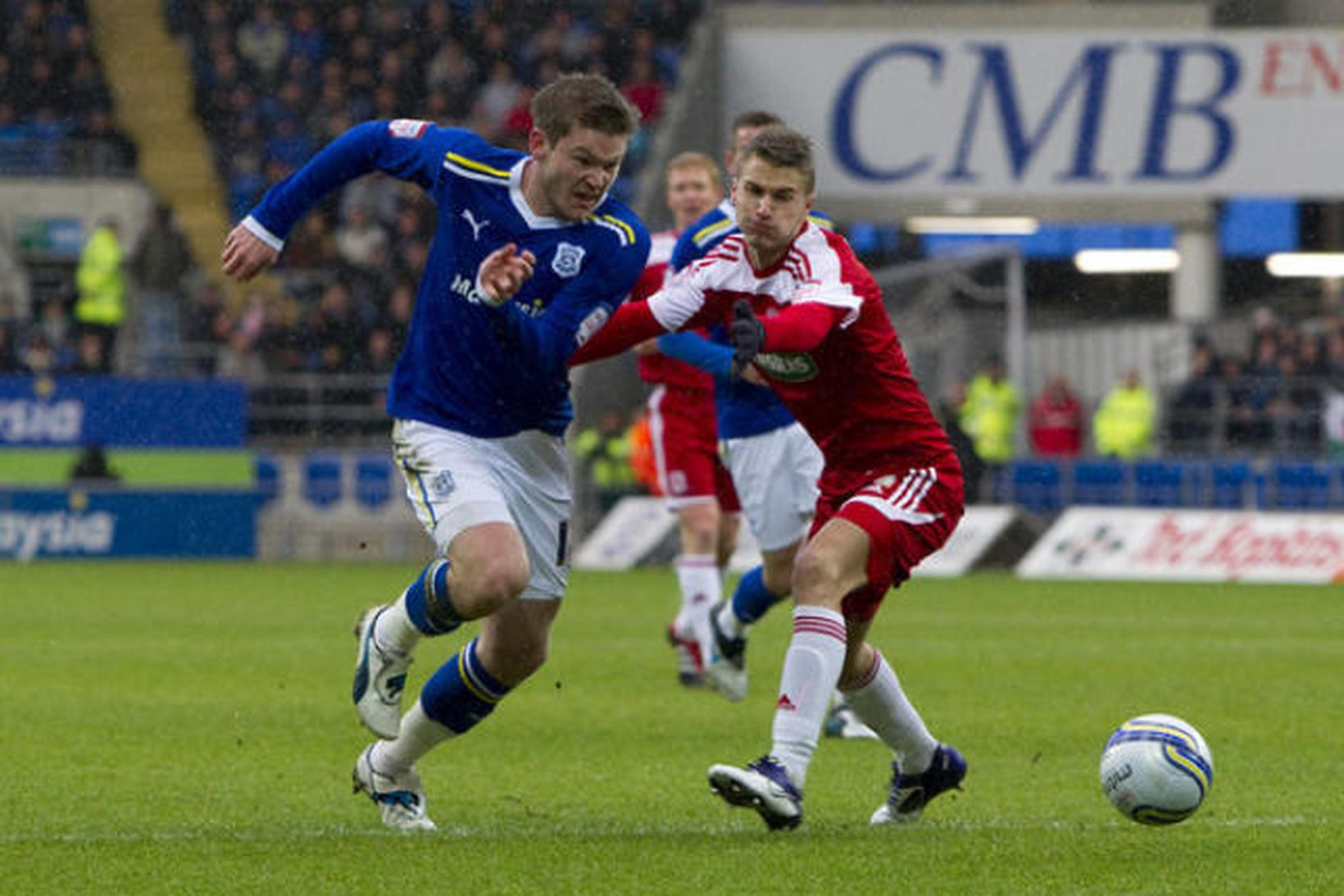 Aron Einar Gunnarsson í leik með Cardiff.