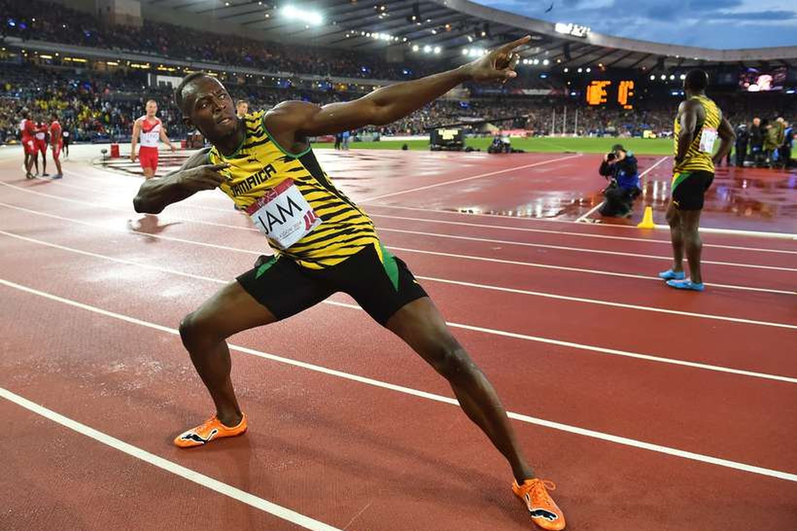 Usain Bolt stillir sér upp með stæl eins og hann …