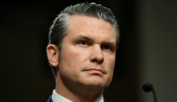 Staðfestu Hegseth í embætti varnarmálaráðherra