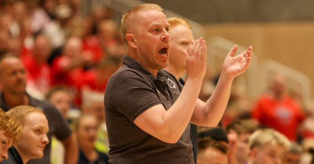 Einar Jónsson á hliðarlínunni í dag.