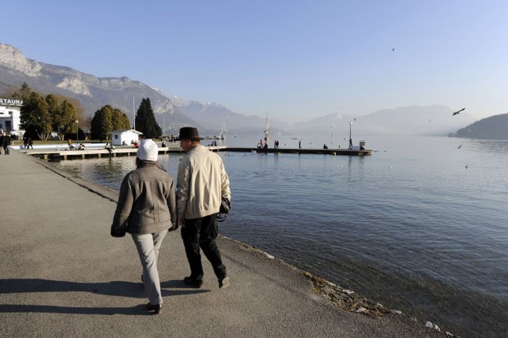 Frá Annecy-vatni í Frakklandi. Fjölskyldan var þar í fríi.