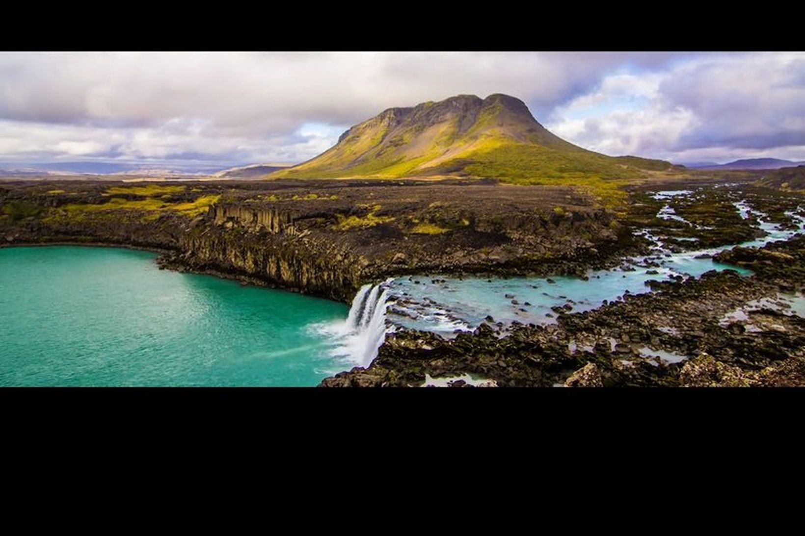 Stilla úr stiklu úr heimildarmyndinni Amazing Iceland - A journey …