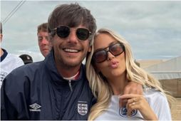 Tónlistarmaðurinn Louis Tomlinson og systir hans Lottie Tomlinson á Glastonbury tónleikahátíðinni.