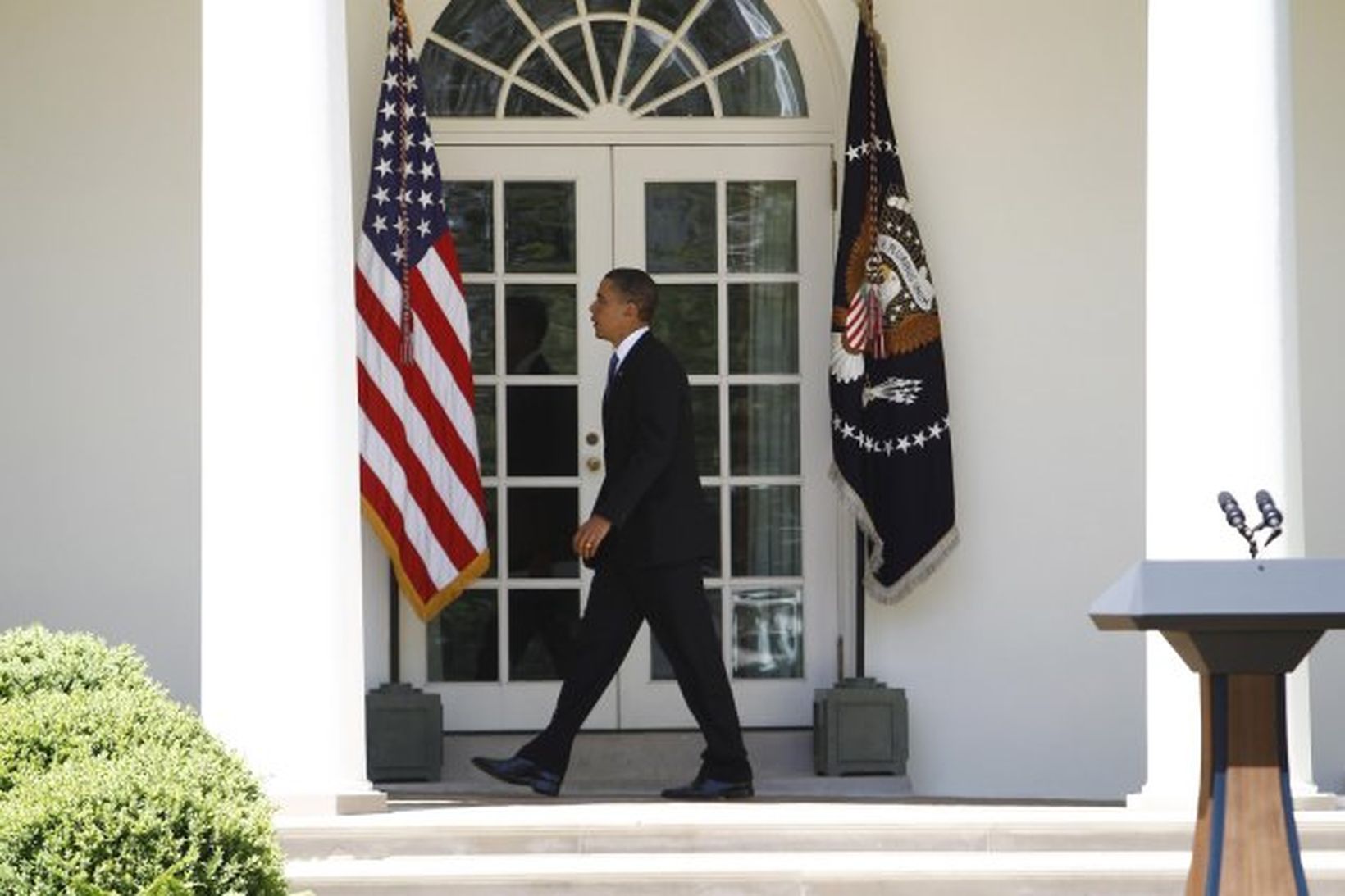 Barack Obama, forseti Bandaríkjanna, við Hvíta húsið í dag