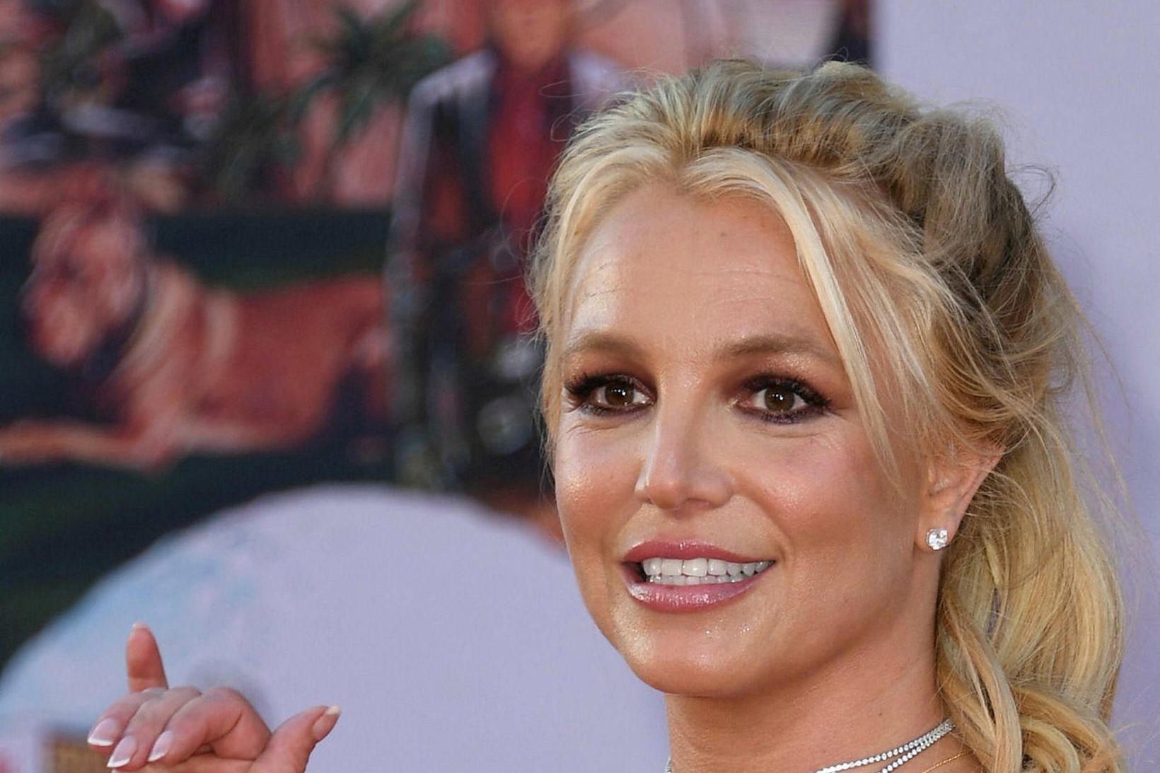 Britney Spears segir hræsni felast í heimildarmyndunum um hana.