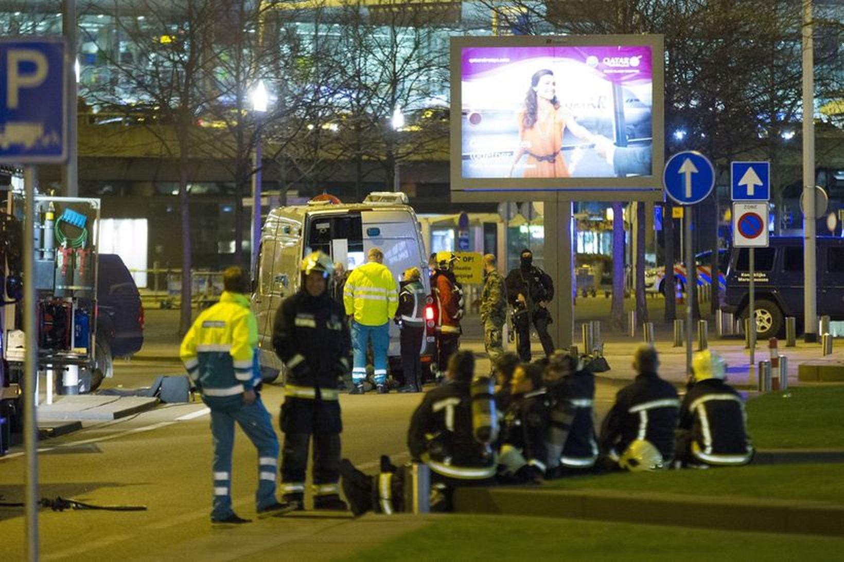 Mikill viðbúnaður var vegna öryggisógnar á alþjóðaflugvellinum Schiphol í Amsterdam …