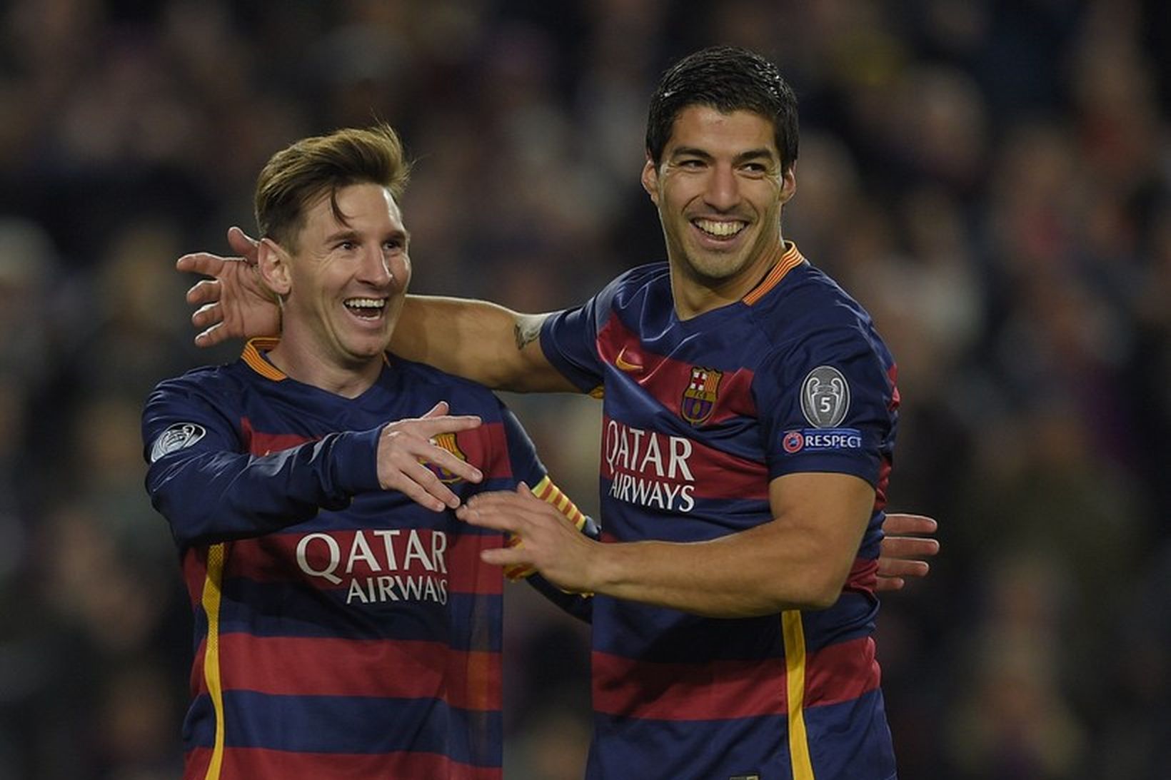 Lionel Messi og Luis Suarez fagna einu af sex mörkum …