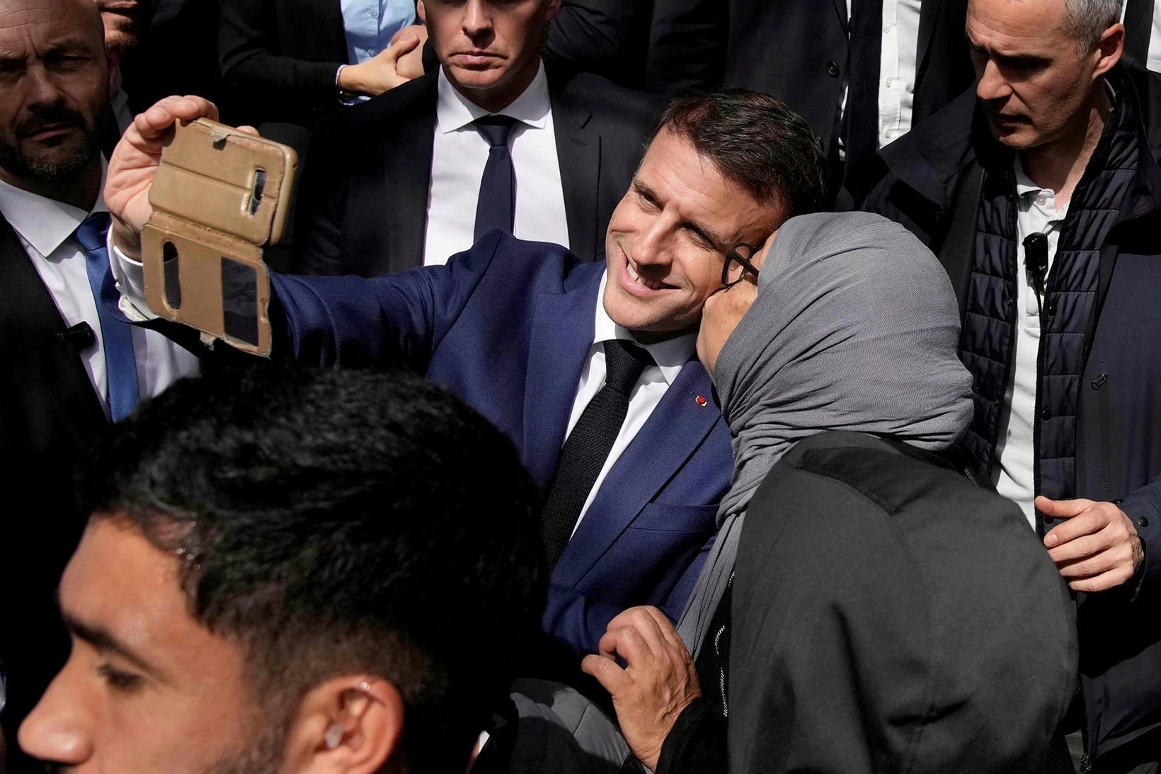 Emmanuel Macron gekk um La Castellane hverfið í Marseille í …