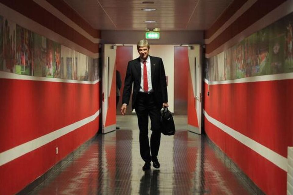 Arsene Wenger knattspyrnustjóri toppliðs Arsenal mætir á Emirates fyrir leikinn í dag.